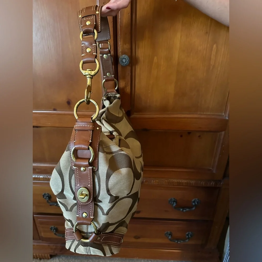 Signature  Coach hobo tote Brown Shoulder Bag - Picture 4 of 9